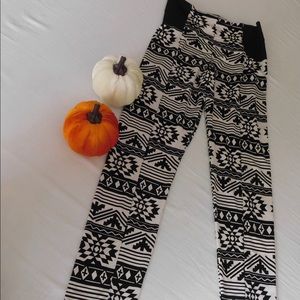 Black and white pattern leggings